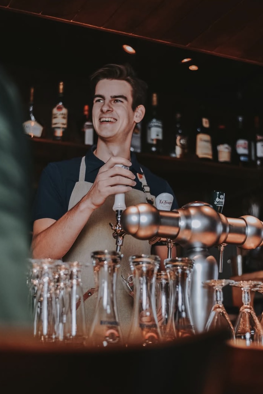 Taverne Paulus bartender behind the bar