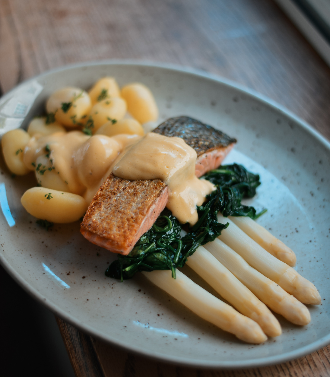Asparagus with salmon